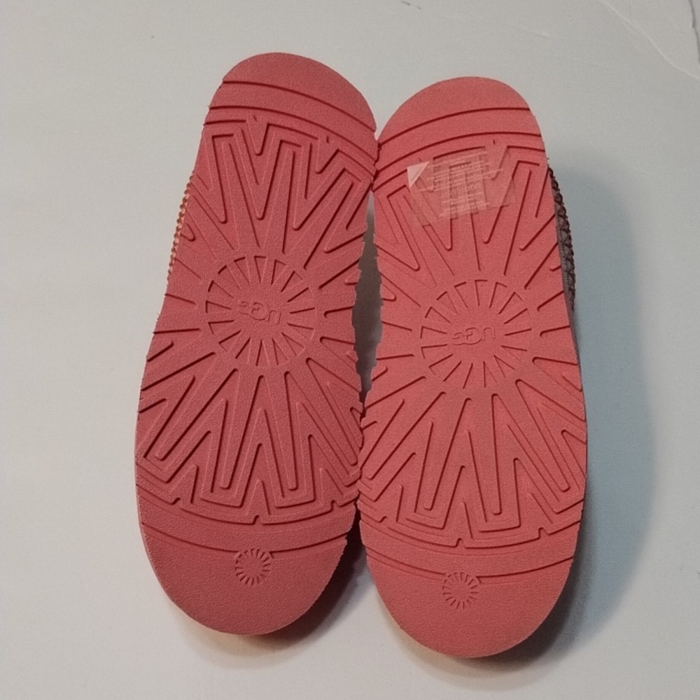 Ugg Taz Love 25" Slippers - Picture 13 of 14